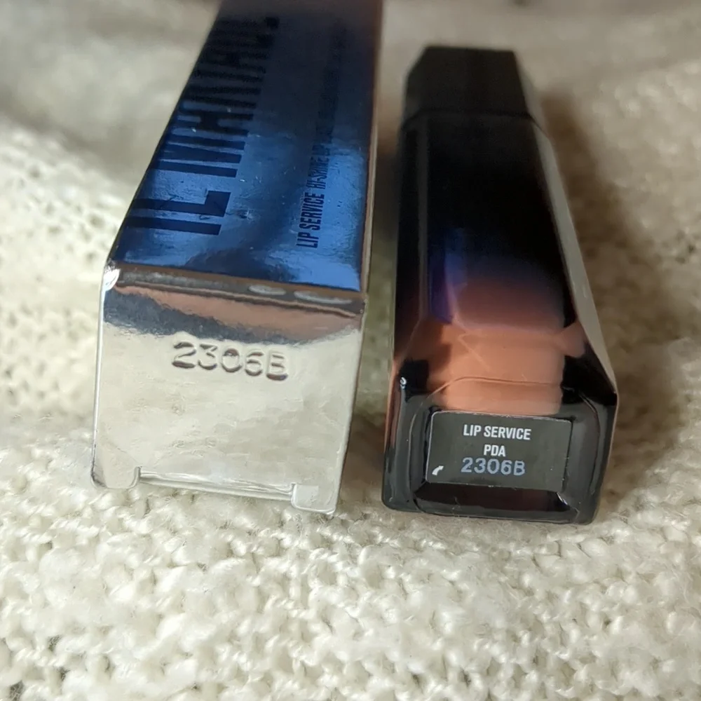 IL MAKIAGE Lip Service Hi-Shine Lip Color in PDA, 7ml/0.23fl oz